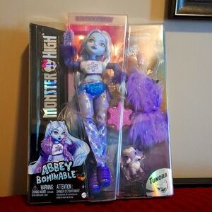 Monster High Abbey Bominable Doll with  Pet Tundra/ NWT 11 inch with Accessories